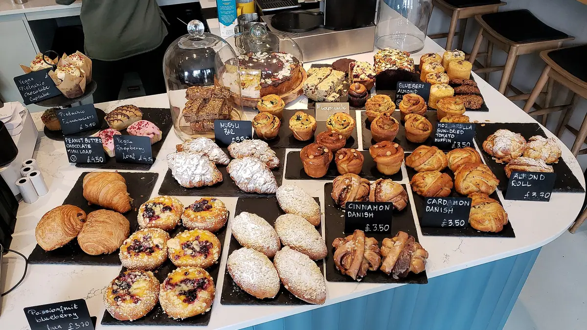 Chatwins Bakery – bakery in Heswall town centre